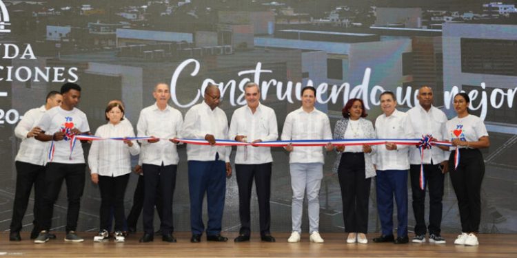 Entrega extensión de la UASD en Baní