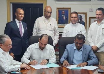 Grupo Puntacana firma acuerdo para construir y operar terminal de aeropuerto de Guyana