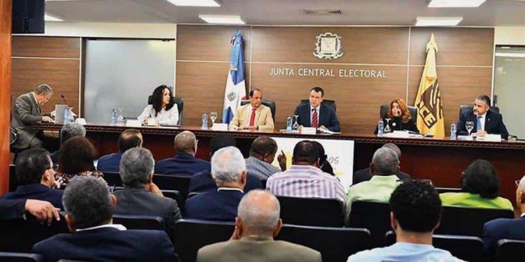 JCE ordena investigar si hay uso de recursos públicos en la campaña