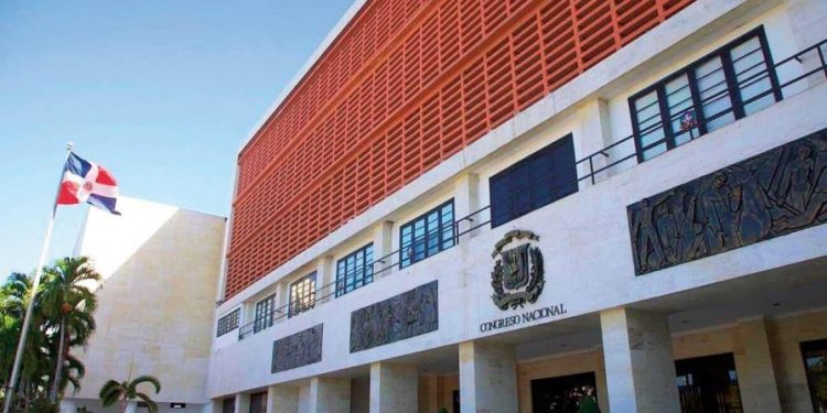 Presidente declara terrenos de utilidad pública para ampliación del Congreso