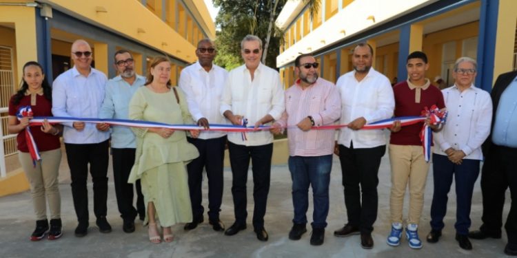 Abinader inaugura Centro UASD-Jarabacoa