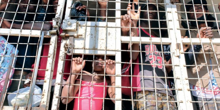 Abinader no autorizará campos de refugiados para albergar a haitianos