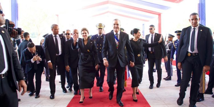 Abinader con una ventaja decisiva del 61.6%, Fernández con 20.4% y Abel 9.4%, según Centro Económico del Cibao