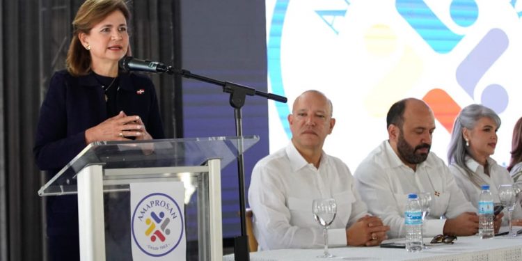 Vicepresidenta Raquel Peña encabeza juramentación de nueva directiva de Amaprosan