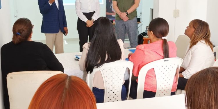 La Fiscalía de Santiago capacita a su personal para fortalecer el proceso de ejecución de órdenes de arresto