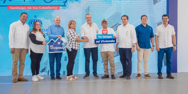 Presidente Abinader deja inaugurado en Santiago la rehabilitación de carretera Navarrete-Montecristi, entrega 300 apartamentos e inicia trabajos sistema de abastecimiento de agua potable