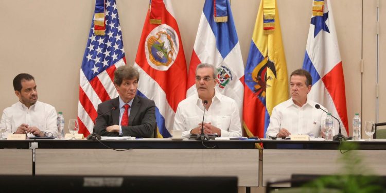 Abinader resalta potencial de RD para expandir nuevas industrias