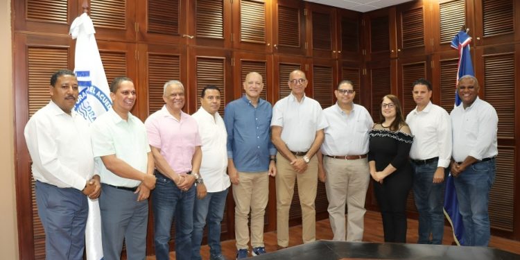 Director de Coraasan se reúne con alcaldes de municipios de Santiago; da a conocer proyecto de soluciones para mejorar suministro