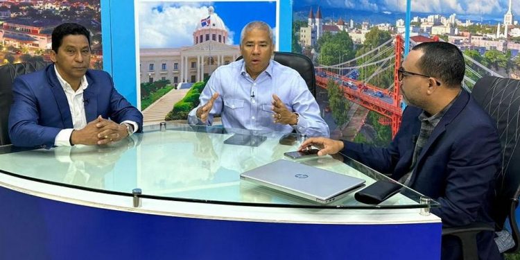 Andrés Cueto destaca trascendencia del Teleférico en Santiago