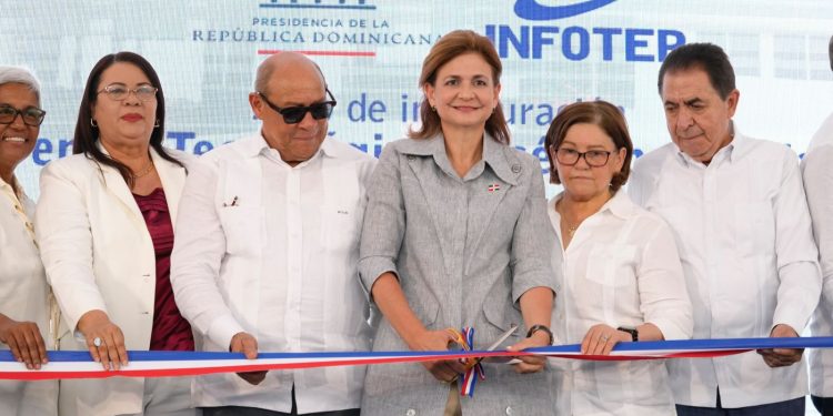 Vicepresidenta inaugura moderno Centro Tecnológico, especializado en transporte y logística
