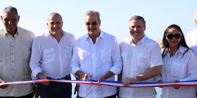 NAGUA: Abinader entrega muelles pesqueros Río San Juan y Cabrera