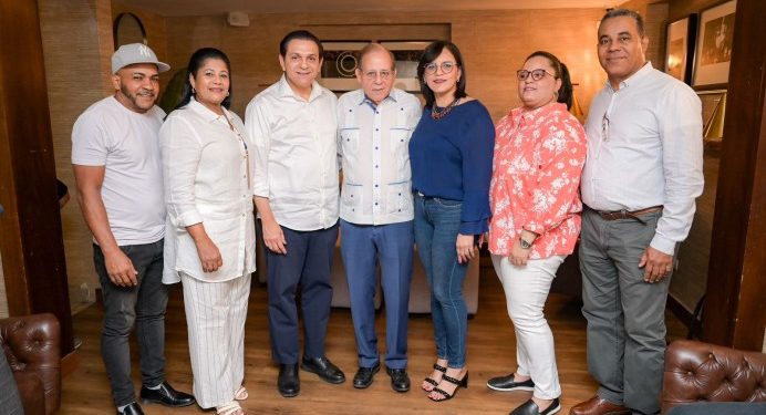 Renuncian dirigentes de la FP y PLD; pasan a apoyar al presidente Abinader y a Daniel Rivera