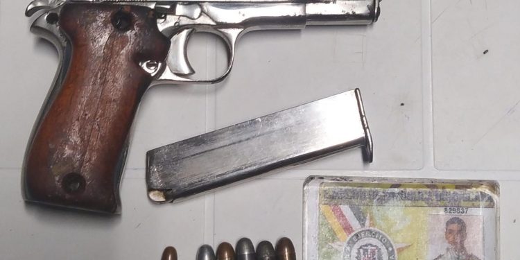 En tiempo récord, PN captura hombre por intento de homicidio a su pareja sentimental en Stgo y le ocupa el Arma utilizada.