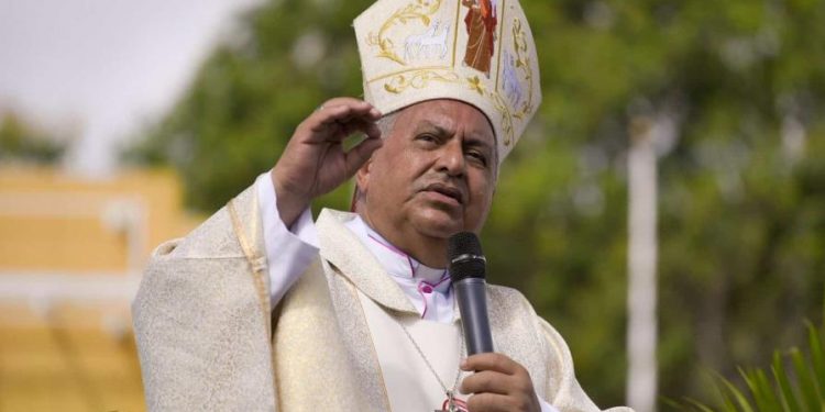Monseñor Benito Ángeles renuncia como obispo auxiliar de Santo Domingo
