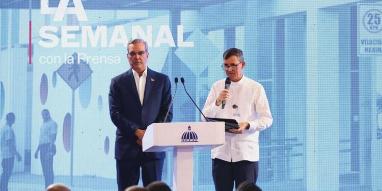 Abinader destaca labor del CAID y dice que LA Semanal sigue porque rinde cuentas