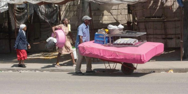Haití bajo tensión con toque de queda; Abinader garantiza que reos fugados no entrarán al país