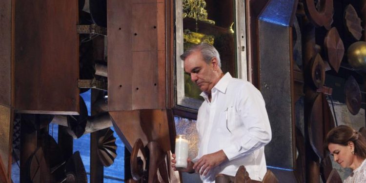Abinader se retira del escenario público en Semana Santa