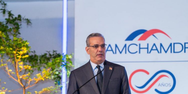 Luis Abinader considera que la economía del país pudiera duplicarse