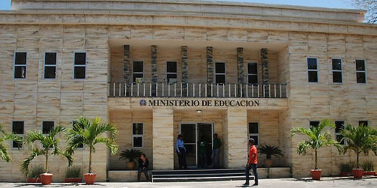 Minerd dice que invierte mas de RD$93 mil millones en docentes