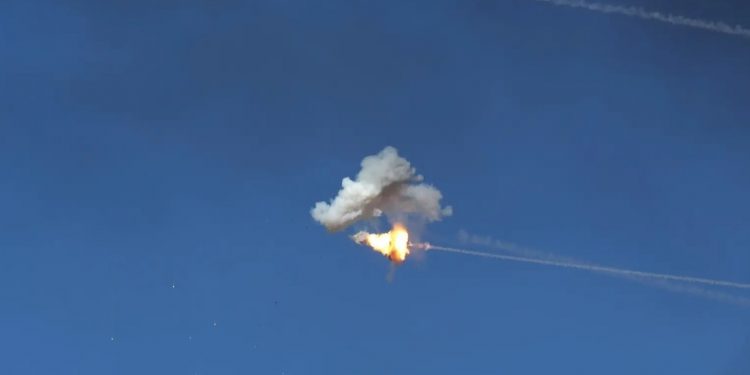 Israel lanza ataque limitado con drones contra Irán; no hay daños