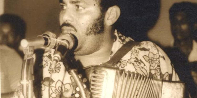 Merengueros típicos pueden tocar música de Tatico Henríquez, según experto