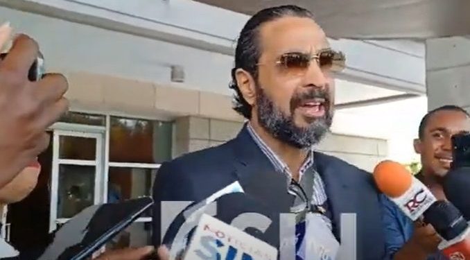 Empresario se querella contra DM y Jean Alain; exige US$580 MM