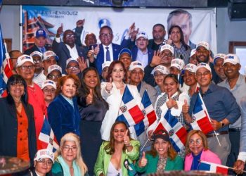 Dirigentes FP y PLD en Pensilvania se juramentan en apoyo a relección de Abinader