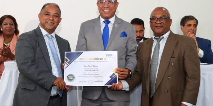 CDP e IPPP galardonan a Juan Carlos Bisonó, Pepín Corripio, Persio Maldonado y a 13 dirigentes más.