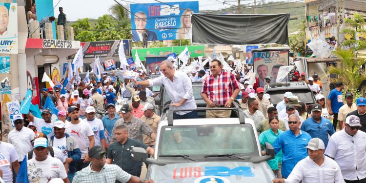 Abinader moviliza miles de perremeistas en Hato Mayor para seguir profundizando el cambio