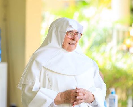 Fundación Huáscar Rodríguez Herrera renueva camas Centro Geriátrico Margarita Herrera