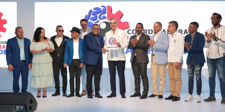 Luis Abinader recibe masivo apoyo de la industria creativa y cultural dominicana