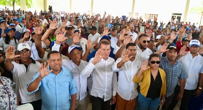 Diputado Lupe Núñez y su equipo político se juramentan en el PRM