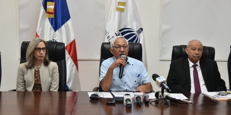 Educación acusa a la ADP de poner en riesgo cierre de año escolar