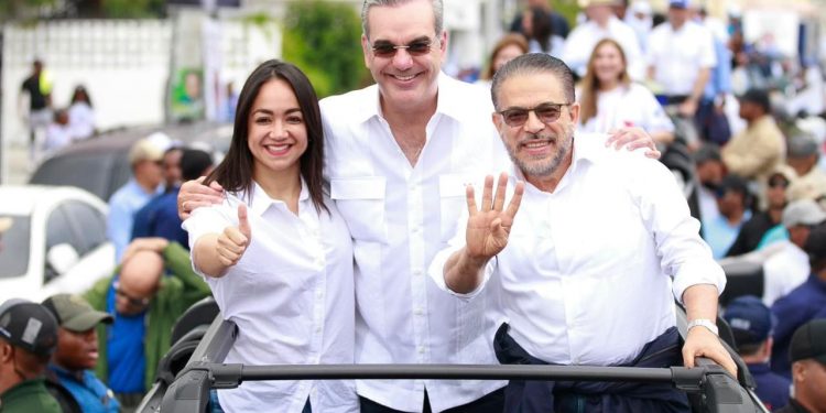 Multitud apoya en calles del DN Abinader y candidatos Congreso