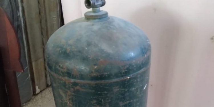 Hombre intenta quemar a su madre con un cilindro de gas propano en Jarabacoa