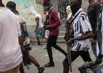 Bandas armadas vacían comisaría en Haití y matan a siete personas