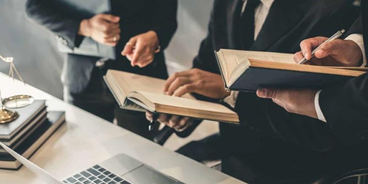 Condenarían a tres años de cárcel a dominicanos que ejerzan profesiones sin exequatur