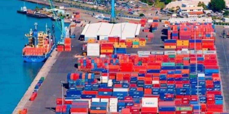 Bandas secuestran en Haití un barco que transportaba 1,500 sacos de arroz