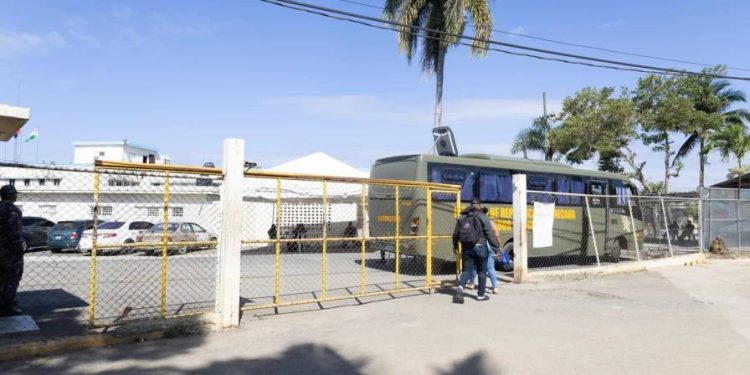 Cárcel La Victoria recobra la normalidad poco a poco