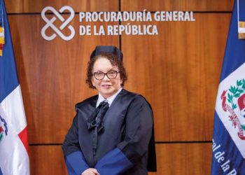 Procuraduría afirma que aumentó sueldos a los fiscales y realizó ascensos