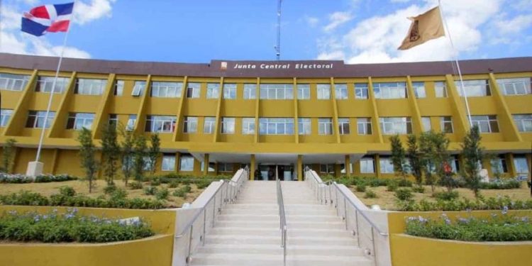 Gobierno acoge el pedido de la JCE y dará más fondos a los partidos