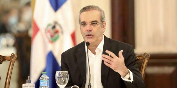 Abinader se compromete a seguir apoyando a EE.UU. en la salida de sus ciudadanos de Haití