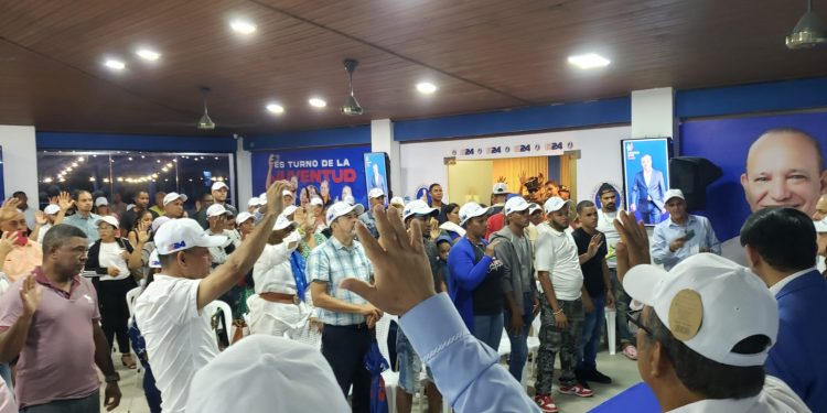 Juramentan Movimiento Renovación Democrática en apoyo a Daniel Rivera y Luis Abinader