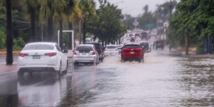 Vaguada y sistema frontal continuarán generando lluvias en República Dominicana