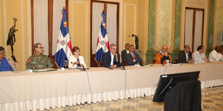 Presidente dominicano encabeza reunión de emergencia por lluvias
