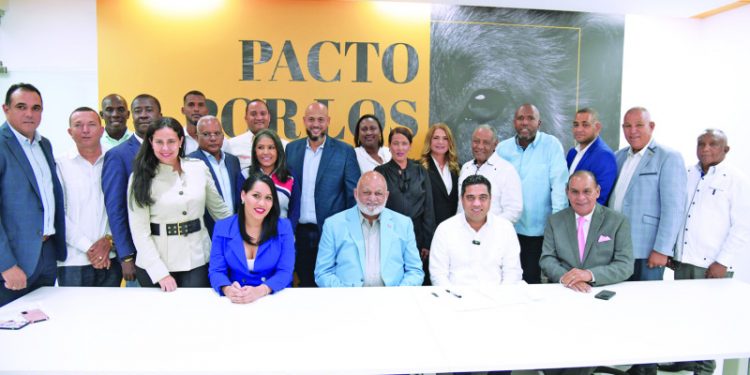 Pacto por los Animales consiguió firma de embajadores, empresarios, alcaldes y regidores