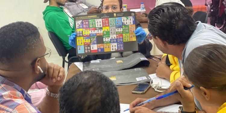 Junta Electoral de Santiago revisa unos 10 mil votos nulos