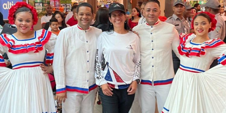 Thais Herrera llega a RD tras subir el Everest; su próxima cima será en Oceanía