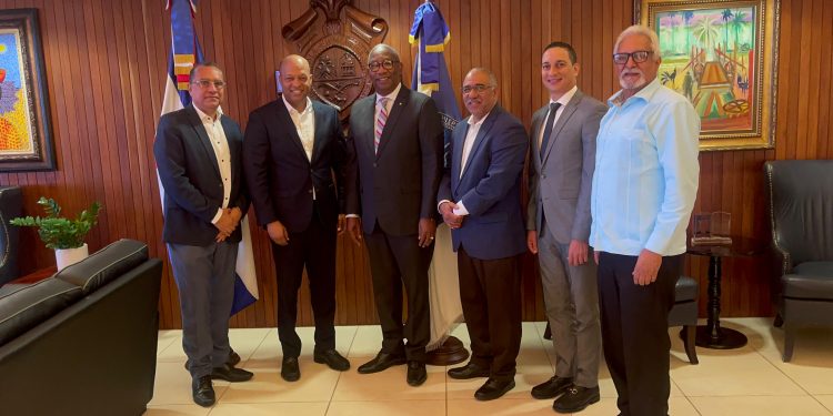 El rector de la Universidad Autónoma de Santo Domingo (UASD), Editrudis Beltrán, sostuvo un encuentro con el presidente de la Fundación para la Educación y el Emprendimiento (EDEM)