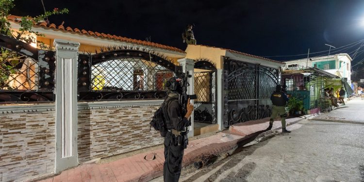 Operación Caimán: Imponen un año de prisión preventiva a 9 imputados